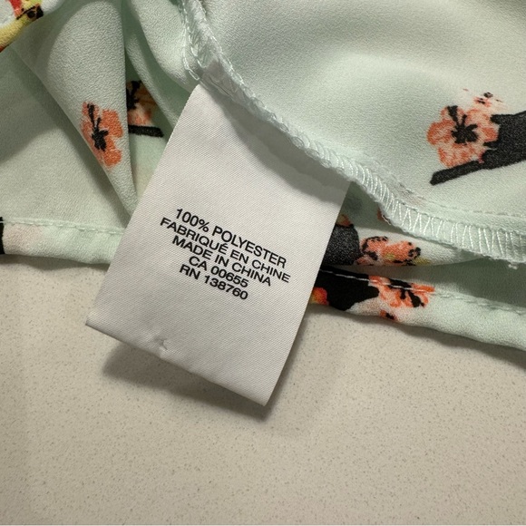 Sleeveless collared blouse with toucans - Picture 5 of 5